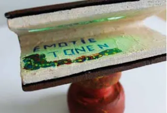 Lamp in de vorm van een boek